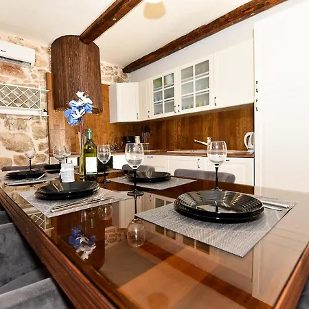 Βίλα Stone With Pool *