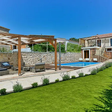 Stone With Pool Βίλα *