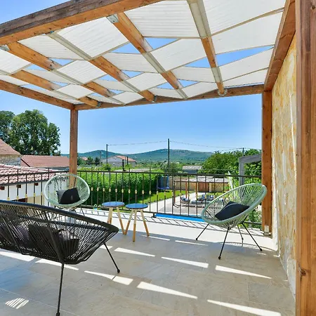 Stone With Pool Βίλα *