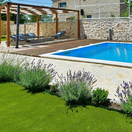 Βίλα Stone With Pool Galovac (Zadar)
