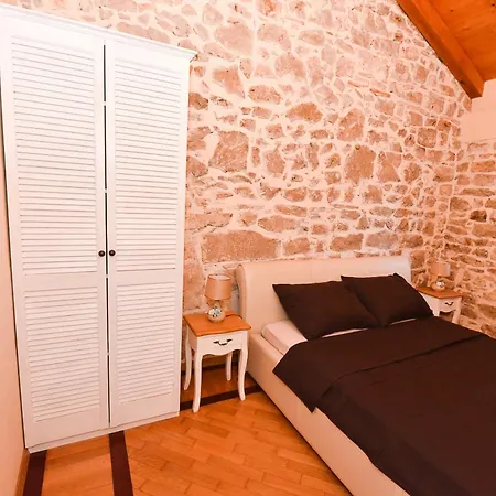 Villa Stone With Pool