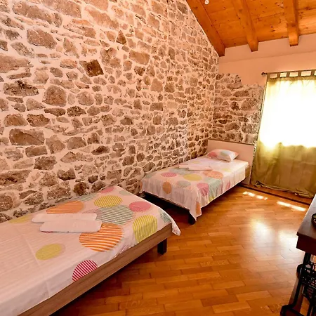 Villa Stone With Pool *