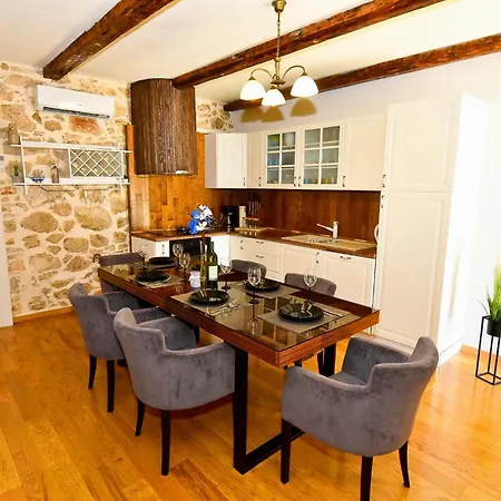 Stone With Pool 빌라