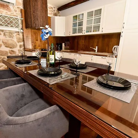 Stone With Pool ヴィラ Galovac