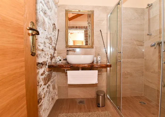 Stone With Pool 빌라