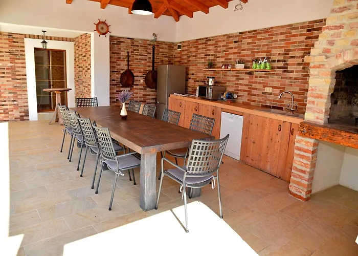 Stone With Pool 빌라