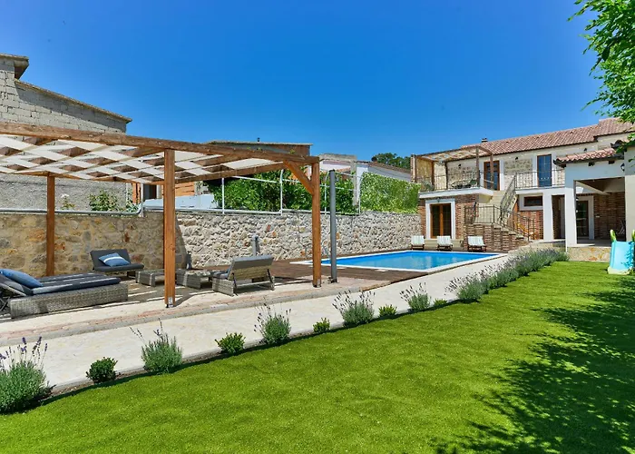 Stone With Pool 빌라 *